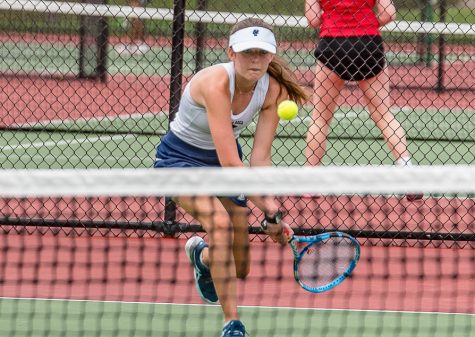 Seniors lead the way for the girls tennis team