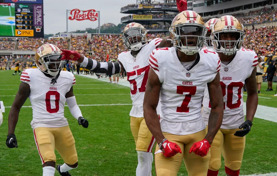 San Francisco 49ers cornerback Charvarius Ward (7) celebrates with teammates after intercepting a pass against the Pittsburgh Steelers