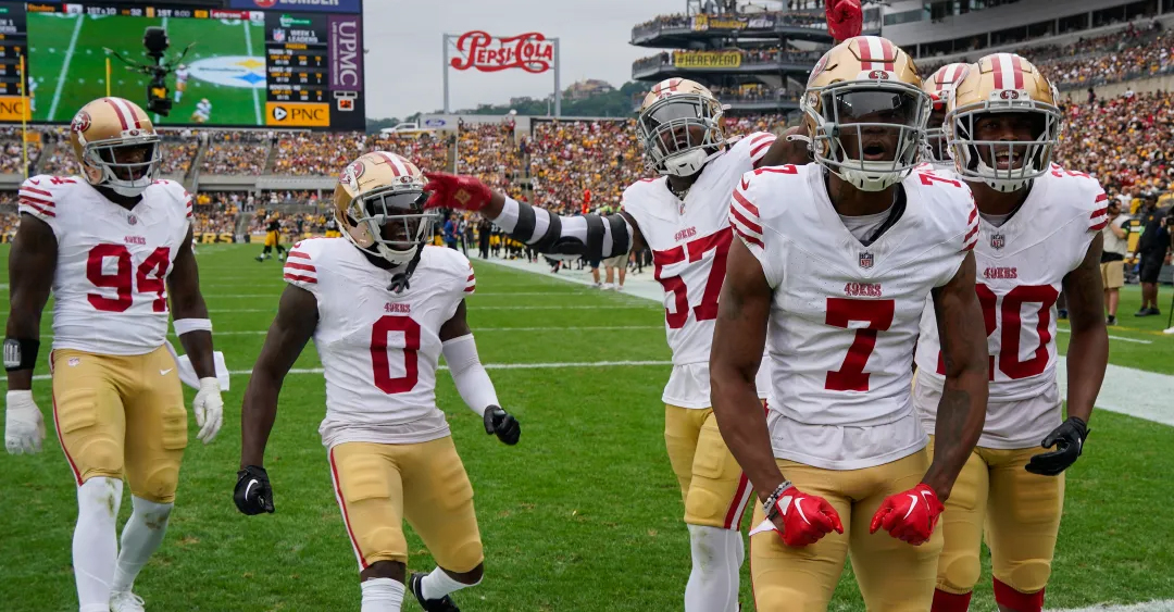 San Francisco 49ers cornerback Charvarius Ward (7) celebrates with teammates after intercepting a pass against the Pittsburgh Steelers. 