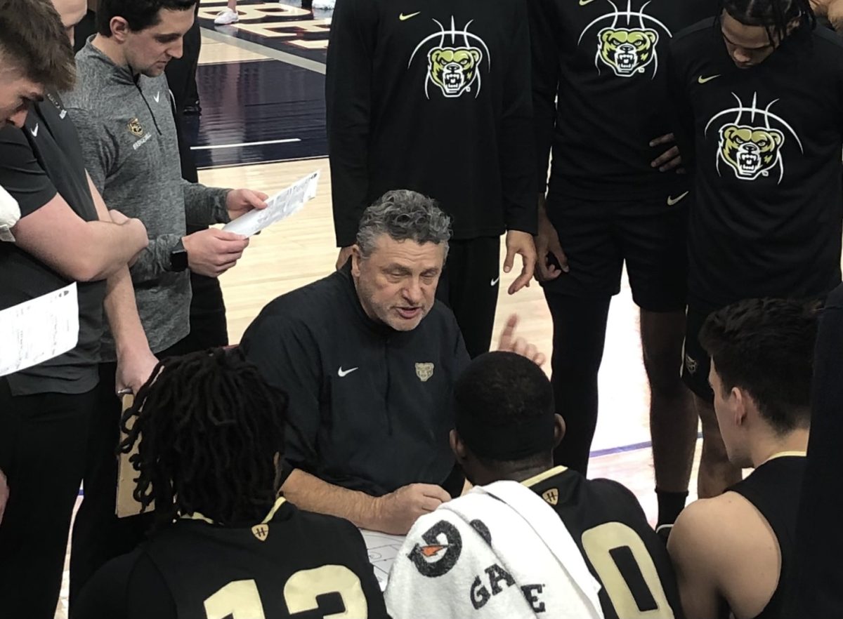 Greg Kampe coaching Oakland at Robert Morris. 