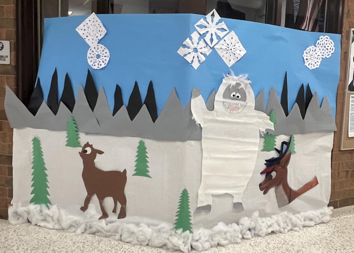 Winter door decorating contest